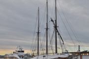 Oslo Havn. S/S Christiania er en finsk "Borgåskute" fra 1948 og har tre master. Båten bak er Nesoddbåten "Baronessen" som ble bygget i 2009