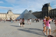 27 - Pyramiden i Paris
