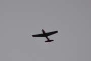 Kanskje det at det kom et fly?