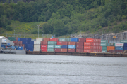 Hovedøya - Litt videre ser vi container havna