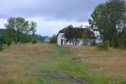 Hovedøya - Nå har vi kommet til en slette hvor det også står en bygning