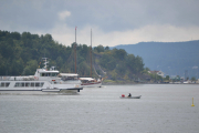 Hovedøya - Her kommer M/F Oslo VIII som går i rutetrafikk mellom øyene, tro hvordan det går med den lille robåten nå