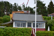 Lindøya - Det ene småhuset etter det andre, i de fargene som er bestemt her ute på øya