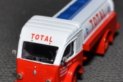 Renault 2,5t citerne TOTAL