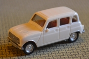 Renault 4 fra rundt 1978, mer vet jeg ikke enda. Men vi kjenner igjen grillen