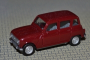 Renault 4 fra rundt 1978, mer vet jeg ikke enda. Men vi kjenner igjen grillen
