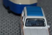 Renault 4 Jogging med campingvogn. Men bilen er fra Universal Hobbies i Kina og er i 1/87 skala