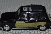 Renault 4 Parisienne fra1962. I 1963, med magasinet Elle, ble det etablert et partnerskap for å feminisere bildet av den lille Renaulten, dette var "Elle prend le volant"-operasjonen. Elle tilbød sine lesere å teste en R4 Super i 48 timer, for denne anledningen var Renault 4 dekorert med svartlakkert lakk med strå eller rutete mønsterstokker og soltak