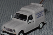 Renault 4F4 Fourgonnette - Plombier Zingueur Martinet fra 1961 til 1967. Vi kjenner igjen grillen. Brekina modell i 1/87 skala