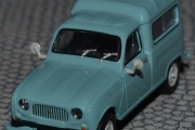 Renault 4F4 Fourgonnette fra 1961 til 1967, vi kjenner igjen grillen. Brekina modell i 1/87 skala
