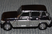 Renault 4 i Chrome og er en Museumsedition 2-96. Det betyr kanskje at den fantes i virkeligheten...