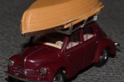 Renault 4CV med båt