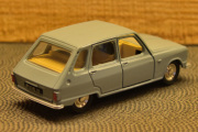 Renault 6 - Dinky Toys 1453 i 1/43 skala