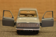 Renault 6 - Dinky Toys 1453 i 1/43 skala, selvfølgelig kan sidedørene åpnes