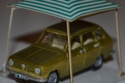 Renault 6 TL fra 1975 med party telt