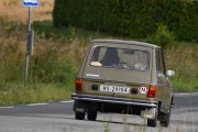 Jeg bestemmer meg for å gå Gamleveien oppover og jeg går ikke lange stunden før jeg ser bilen min i full fart på veien