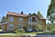 Nå er vi ved Søndre Berg, se på det flotte huset da. Nå er vi på slutten av 1600 tallet