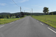 Men nå er vi på vei oppover Gamleveien og nærmer oss krysset hvor Askveien kommer. Massebakken/Gamleveien 68, Haug, Gaustad krets, Nittedal, Gårdsanlegg...