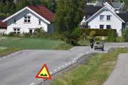 Men jeg må bruke zoomen litt til, her ser jeg at min personlige mekaniker blir forbikjørt av en motorsykkel