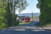 Gamleveien går fra Rotnes og opp til Hakadal, vi skal rusle litt rundt her senere