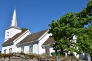 Vi går litt oppover og ser Hakadal kirke som er fra 1732, den kikket vi litt på i fjor også