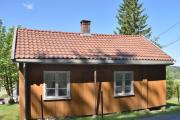 Det er mange fine gamle bygninger langs Gamleveien, her tror jeg vi er ved Bergsenga og huset er fra slutten av 1700 tallet
