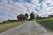 Vi kommer til Nedre og Øvre Nordby og kjører videre, men det er litt for tidlig til å stoppe ved Snap Drive, så vi kjører videre opp til Hakadal kirke