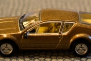 Renault Alpine A310 V6 fra 1977. Det er en som har en slags kåpe nederst på siden, det skal være en GT modell, som ikke denne er