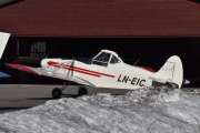 Det første jeg ser er LN-EIC som er en Piper PA-25-235 Pawnee fra 1964. Det er et slepefly og sist jeg så den så var det Norges Luftsportforbund som eide den