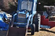 Det første vi ser er en traktor av typen Ford 3000, men er den gammel? Jo da, den ble laget av Ford Motor Company fra 1965 til 1975