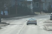 Vi prøver å følge en Chevrolet Corvette, antagelig fra rundt 1985