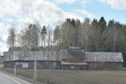 Så kommer vi til Ullern Torvstrøfabrikk, her kan det være togspor og det kan være maskiner inne i bygget