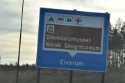 Men nå nærmer vi oss Elverum, der finner du Glomdalsmuseet hvor du finner mange gamle hus. Jeg har selvfølgelig hvert der. Så har du Norsk skogmuseum, der kan du finne mye rart. Jakt, fangst, fiske, skog, skogbruk og skogindustri