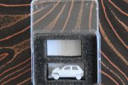Det var mange asjetter, men det fins flere har jeg sett. Så får jeg en gave av senior som takk for besøket. Det er en kollisjonsskadet Renault 5 i 1/145 skala, ca. 2 cm lang. Den skulle visst males også fikk jeg et hint om