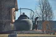 Kaffekjelen på Flisa, høyden er 2,60 meter og 2 meter i diameter. Men hvor mange liter kaffe blir det?