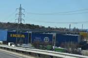 Så kommer vi til Strømsveien 303 hvor IKEA er, ligger på området kalt Stubberudmyra og åpnet i 1998. Mulig at bygningen blir revet til fordel for et mye større nybygg