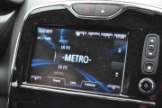 Når det begynner og sprake litt i radioen bytter vi til METRO, er litt musikk der