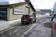 Nå tar vår personlige mekaniker bilen inn på verkstedet