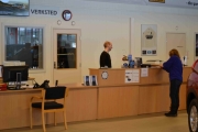 Vår kundemottaker sørger for påfyll av kaffe