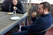 Da ble det selvfølgelig frokost ute i det fri og det smakte