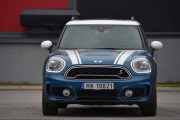 Men det står også en annen der, det er en Mini Countryman Cooper SE fra 2017. Er egentlig alt for ny til at jeg skal ta bilde av den