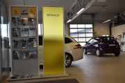 Vi har et par timer på oss før bilen vår er ferdig på service. Lurer på hva de tilbyr oss denne gangen bortsett fra kaffen da?
