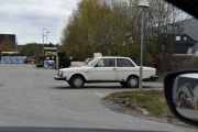 Vi passerer Volvo 242 L fra 1976 igjen, litt stell her også så vil den holde i mange år. Det er en populær ungdomsbil enda
