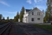 Alle bygningene ved stasjonen ble tegnet av Harald Kaas, som var en norsk arkitekt som var best kjent for å ha tegnet en rekke jernbanestasjoner