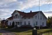 En nabo til, kunne ha fortsatt, men gir meg nå. Pent hus dette også forresten