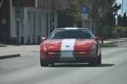 Vi svinger selvfølgelig ned til Kaffegata og møter en Chevrolet Corvette fra 1985