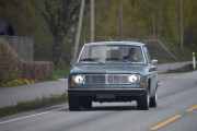 Så kommer far selv i sin Volvo 144 fra 1970