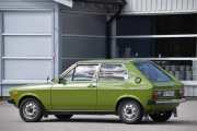 Jeg vil tro at dette er lederbilen men jeg kan ta feil. Det er i hvert fall en Audi 50 LS fra 1976