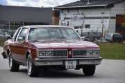Neste bil er en Oldsmobile Delta 88 fra 1980, bare navnet kan skremme vettet av en. Et klokt valg av eieren og legge 17 mai flaggene på dashbordet