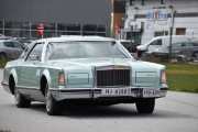 Vi tar dem bare i mot, en 17 mai kledd Lincoln Continental Mark V fra 1978